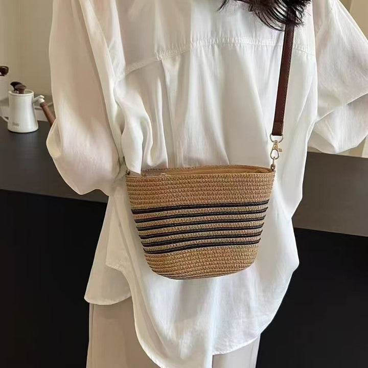 Elegant and Versatile Shoulder Bag Bowlift