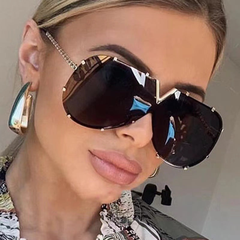 Women oversized safety glasses in modern design Bowlift