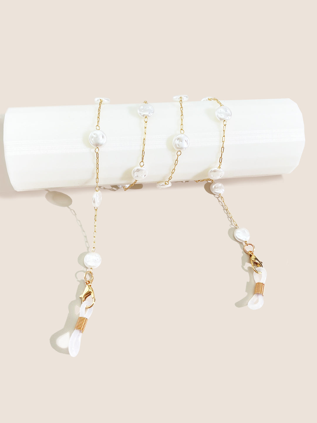 Elegant Pearl-Accented Eyewear Chain Bowlift