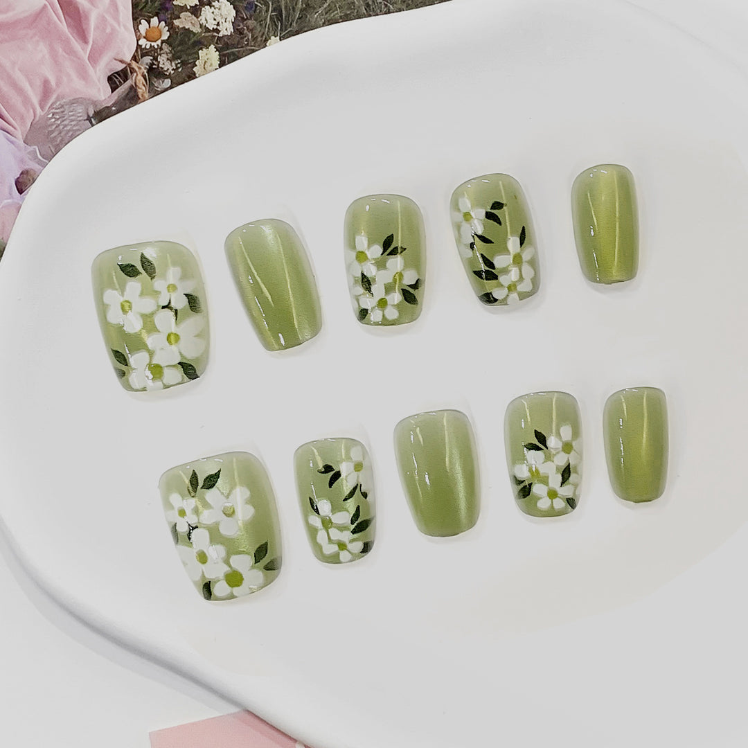 Artificial nails with floral patterns Bowlift