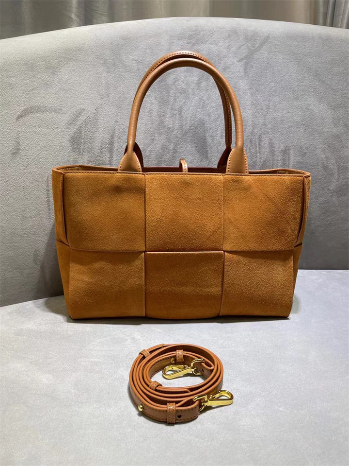 Elegant Structured Handbag Bowlift