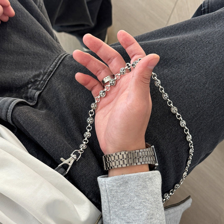 Fashionable chain necklace with glitter details Bowlift