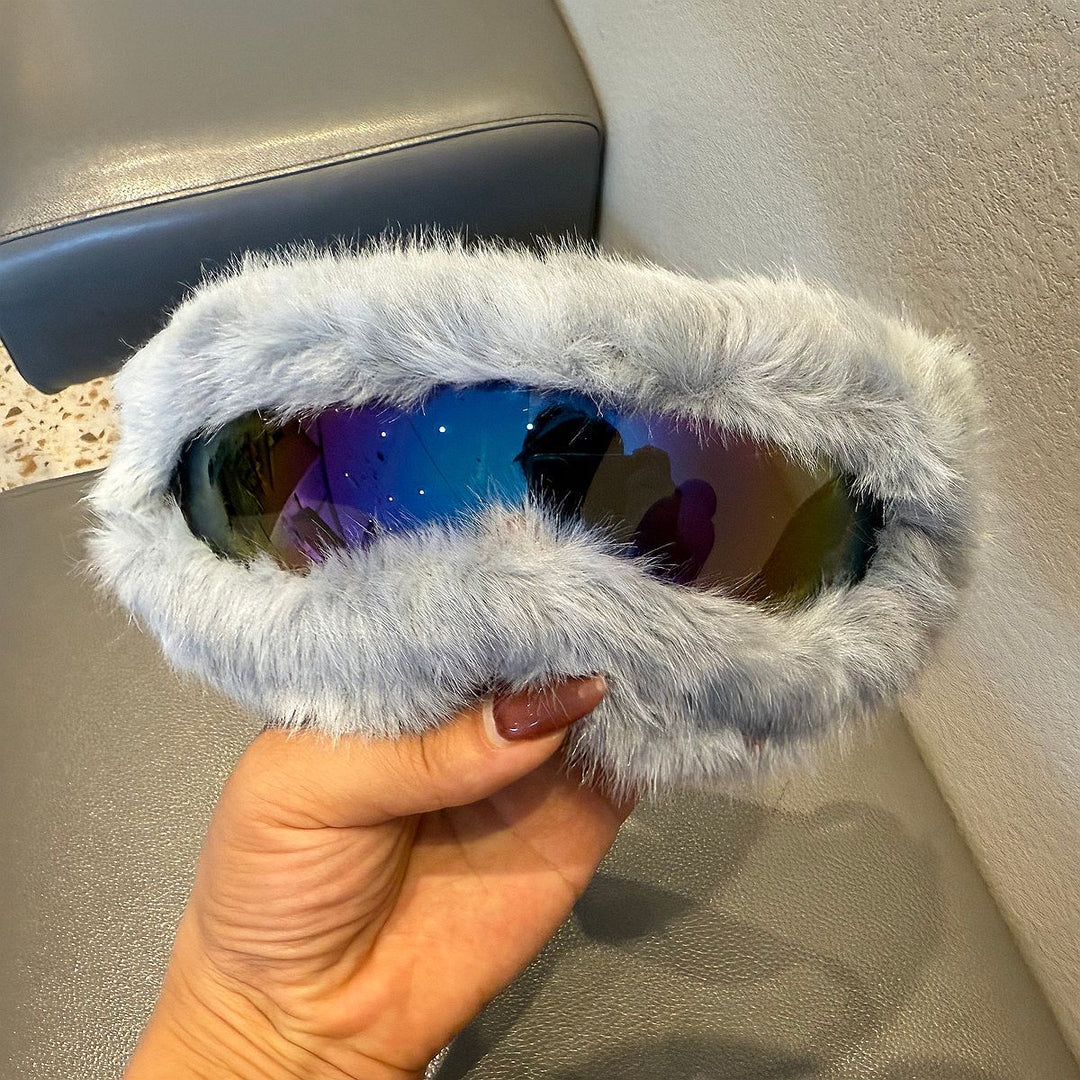 Women's sporty ski goggles with luxurious plush edge Bowlift