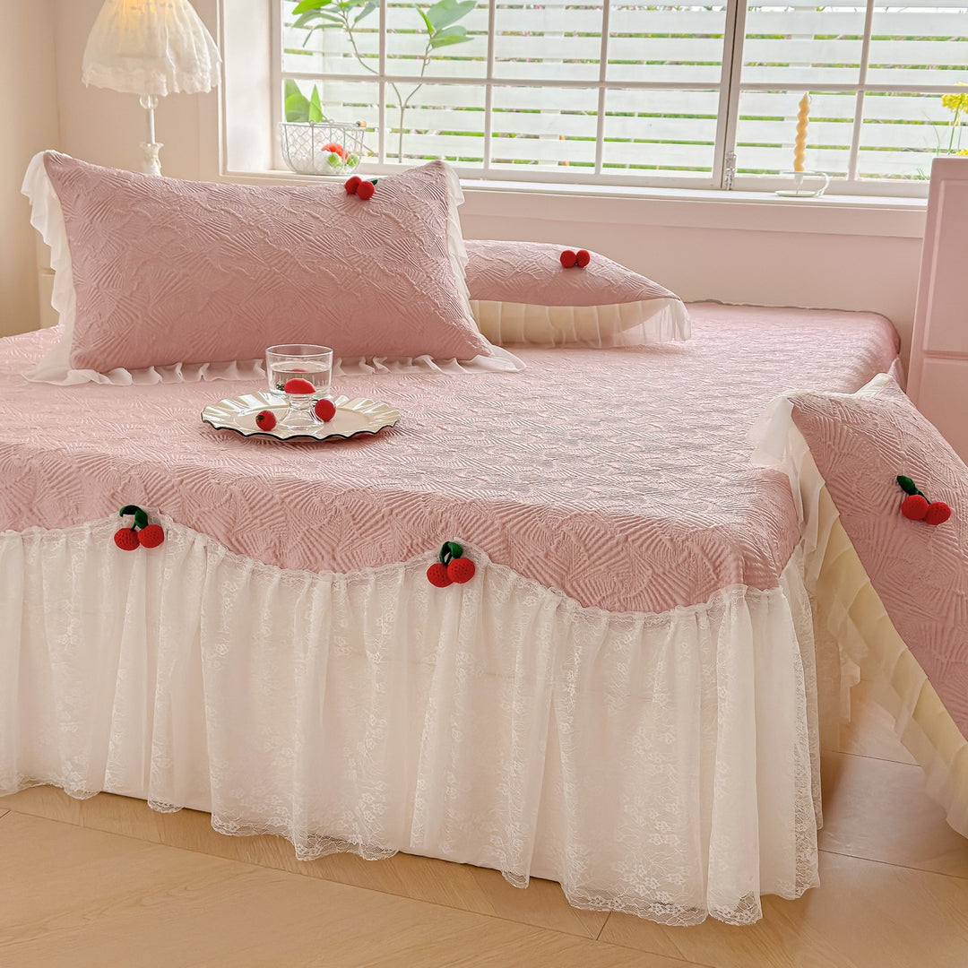 Women's bedspread with playful ruffle design and elegant texture Bowlift