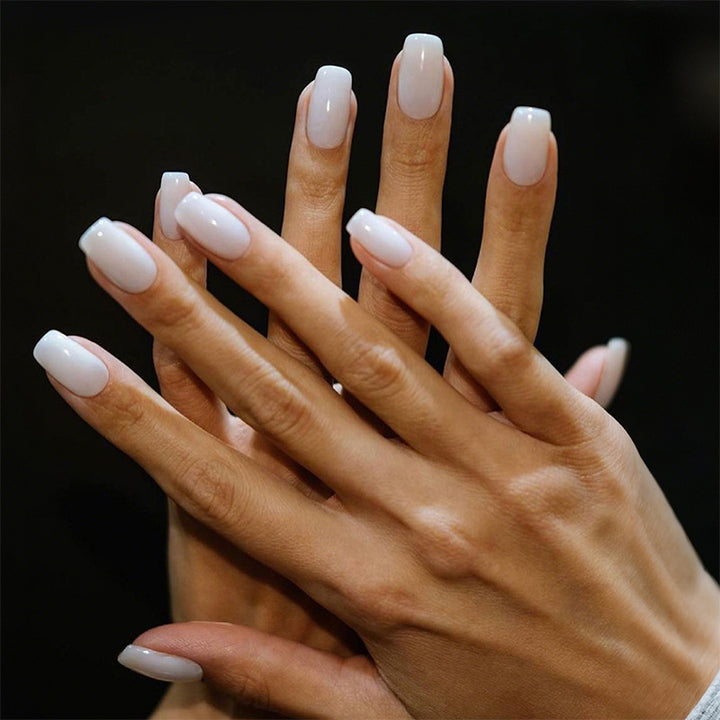 Artificial nail set with elegant high-gloss finish Bowlift