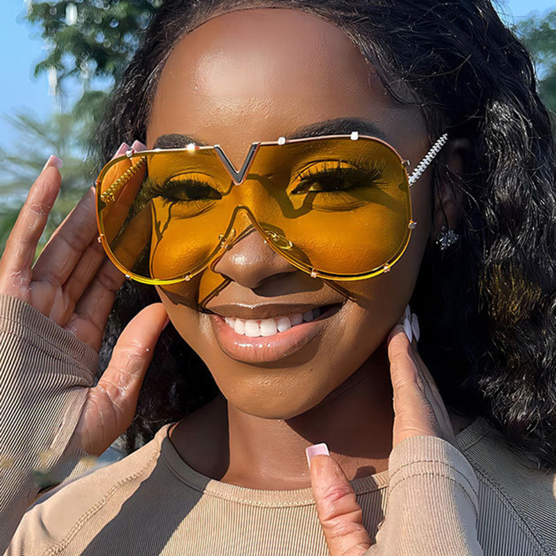 Women oversized safety glasses in modern design Bowlift