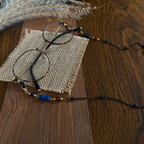 Necklace with Sparkling Crystals and Noble Accents Bowlift