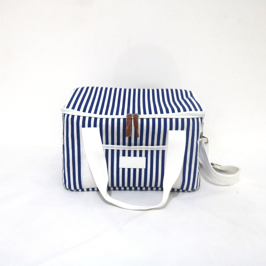 Women's cooler with practical carrying handles and insulated interior Bowlift