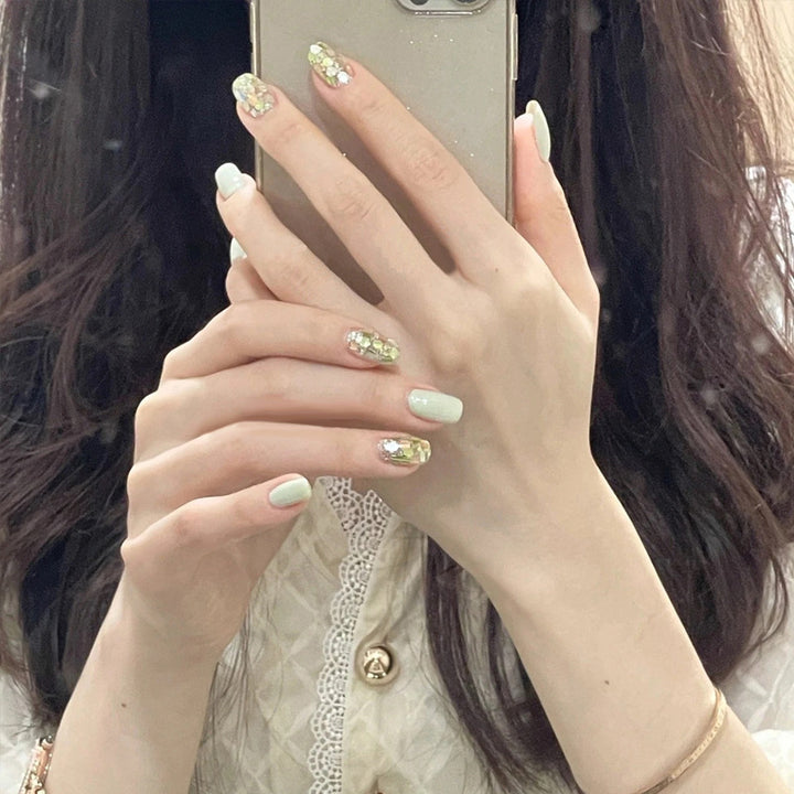 Decorative Press-On Nail Art Set Bowlift