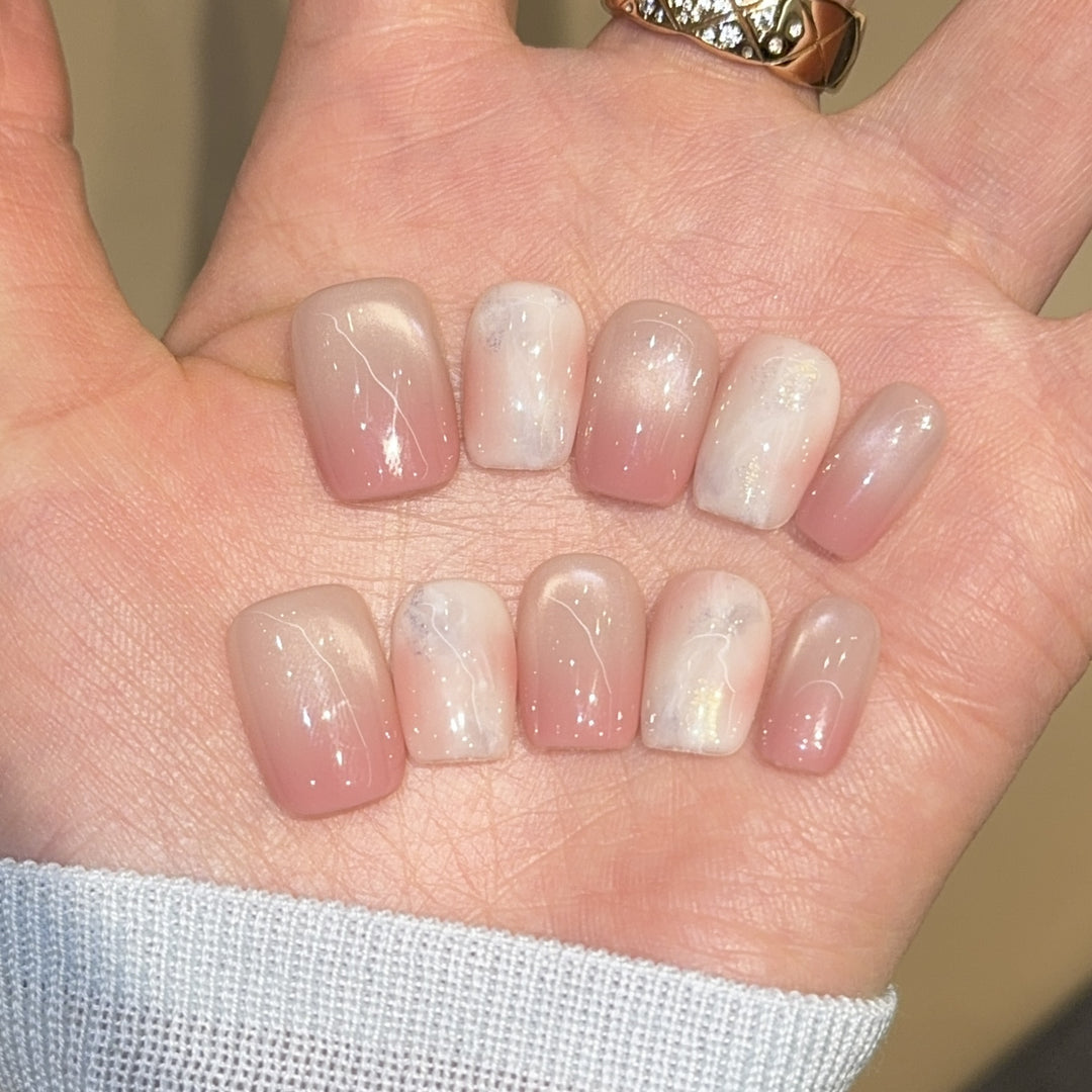 Artificial nails with elegant gradient colors and holographic accents Bowlift