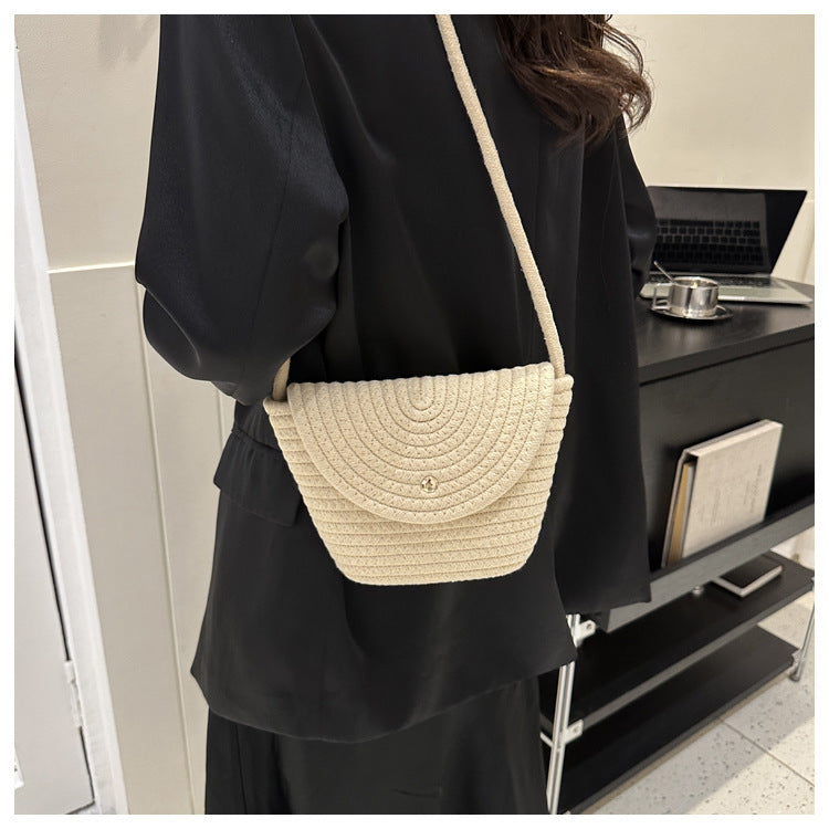 Hand-knotted mini bag with curved design Bowlift