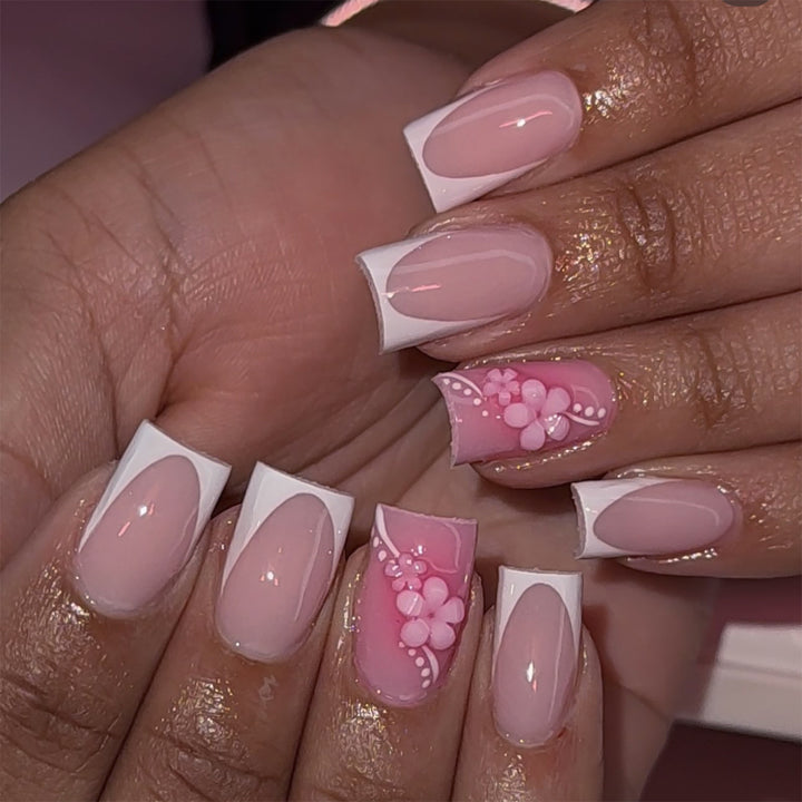 Artfully decorated gel nails Bowlift