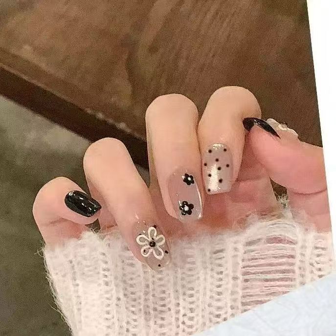 Creative Character-Embellished Press-On Nail Set Bowlift