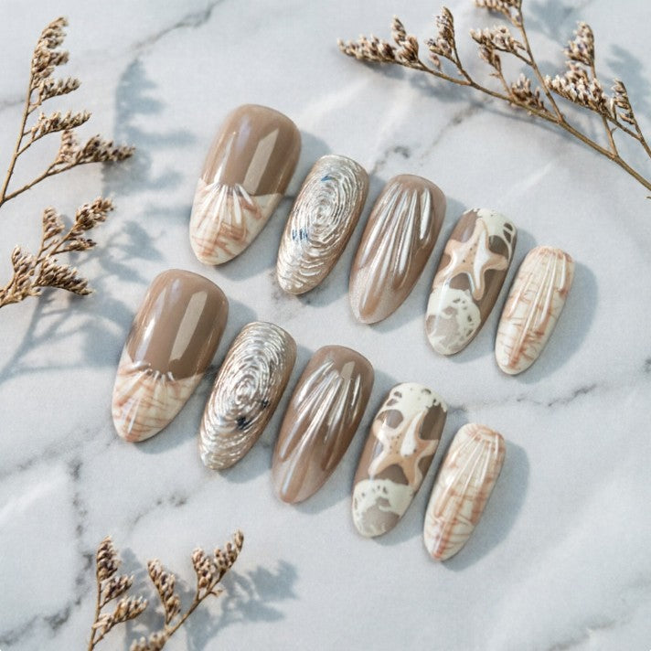 Elegant Nail Tips with Maritime Design Bowlift