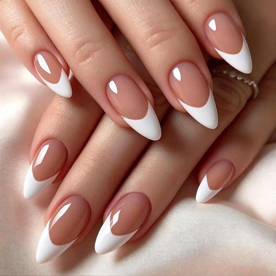 Stylish artificial nails with elegant tips Bowlift
