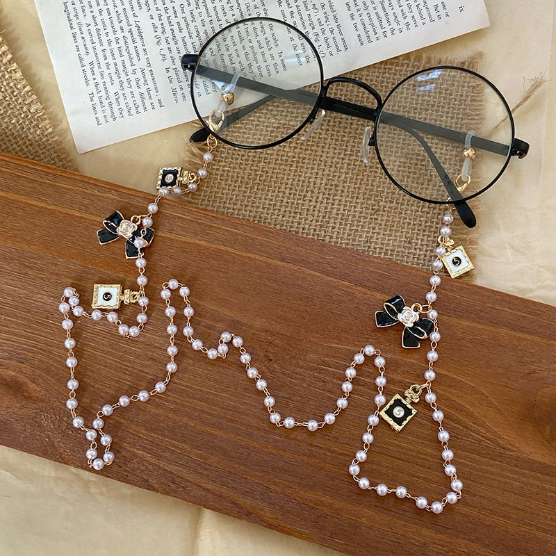 Fashionable glasses holder chain with pearls and pendants Bowlift