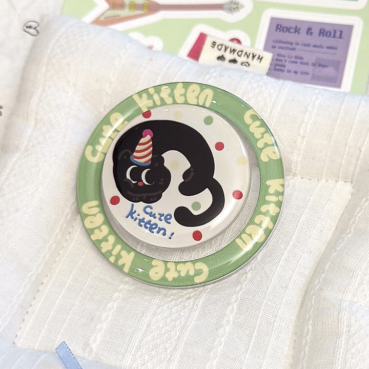Funnier pin with cat motif Bowlift