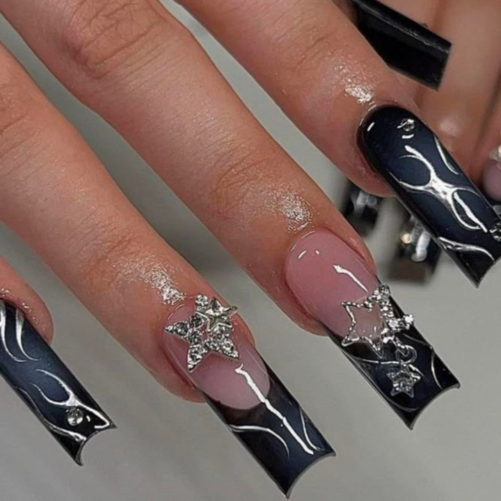 Artificial nails with elegant glitter accents and heart motifs Bowlift
