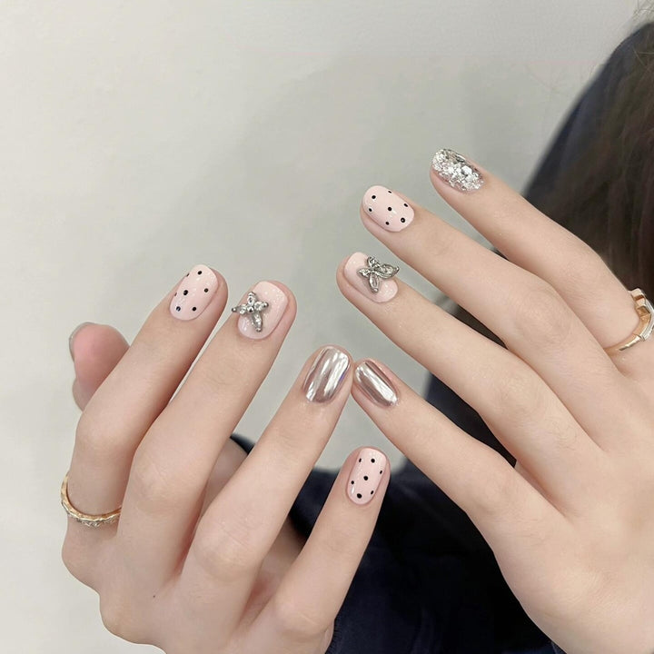 Artificial nails with playful design and glitter accents Bowlift