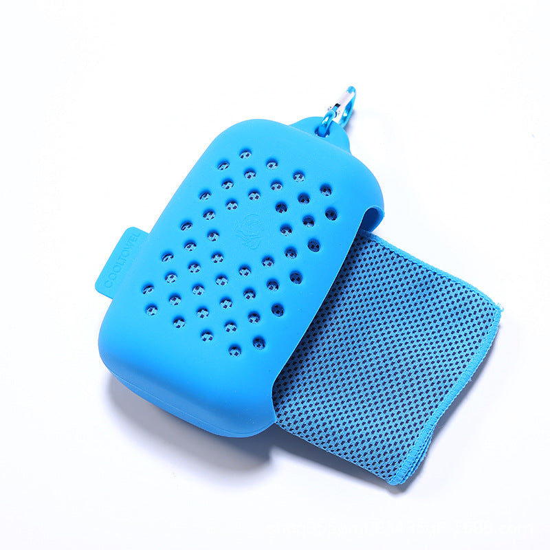 Women Portable Silicone Case with Integrated Cleaning Cloth Bowlift