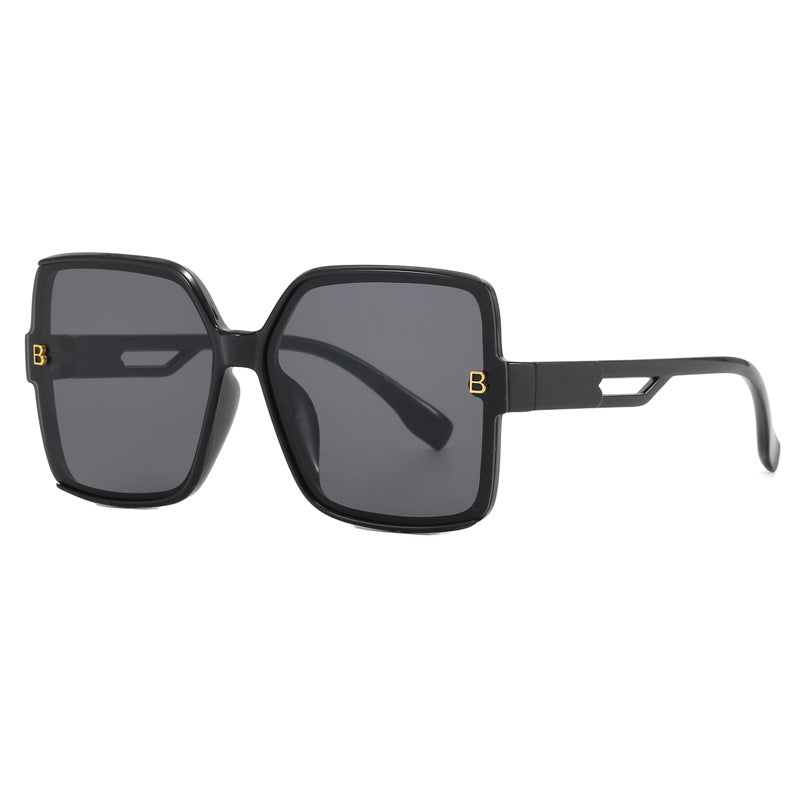 Women's fashionable oversized sunglasses with extravagant accents Bowlift