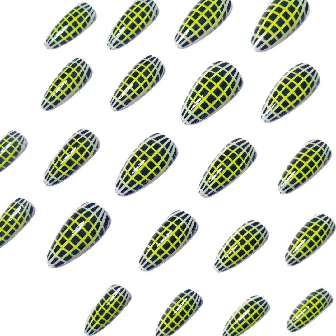 Trendy Geometric Nail Art Bowlift