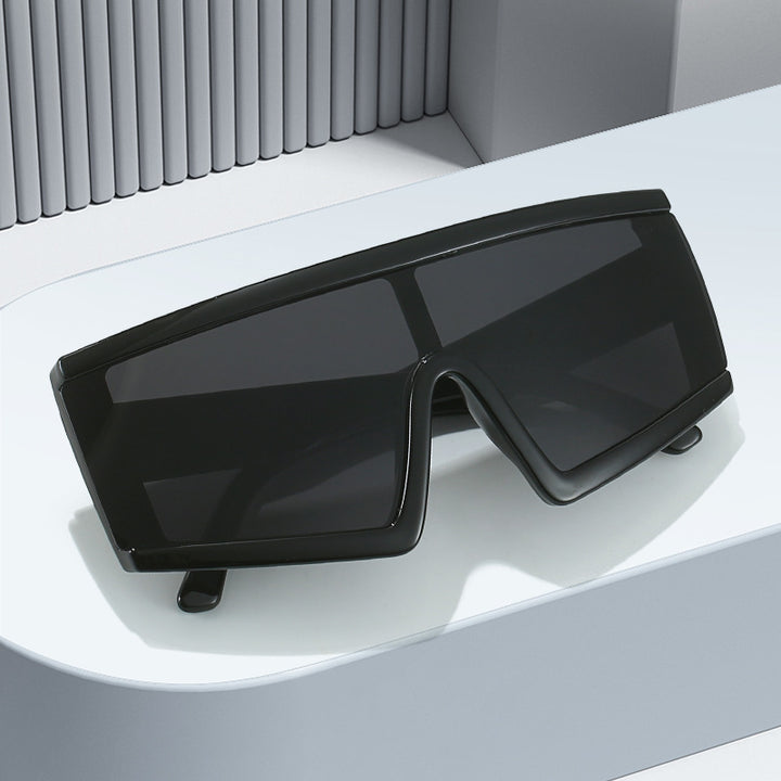 Women's sporty sunglasses with wide, scratch-resistant lens and UV protection Bowlift