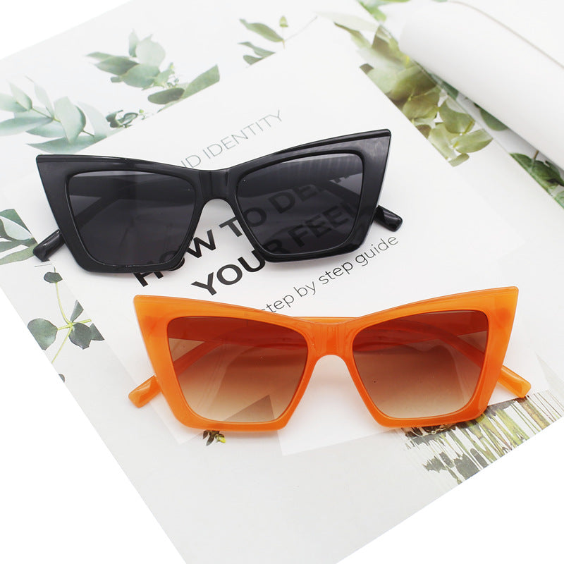 Women's Cat Eye Sunglasses with Transparent Frame and UV Protection Bowlift