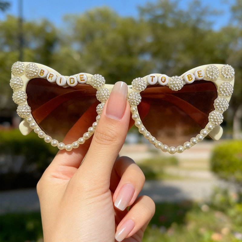 Decorative Heart-Shaped Bride-To-Be Sunglasses Bowlift