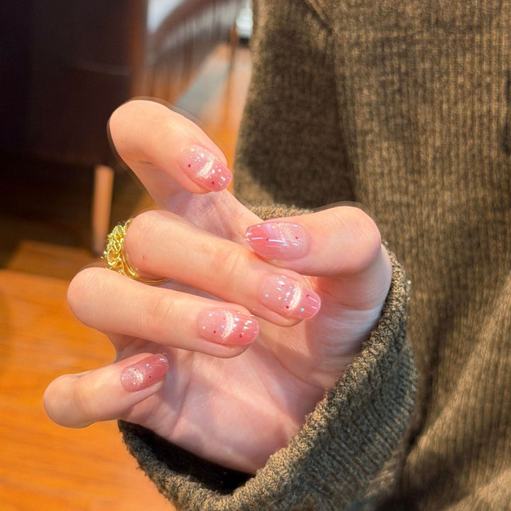 Artificial nails with glamorous glitter effect Bowlift