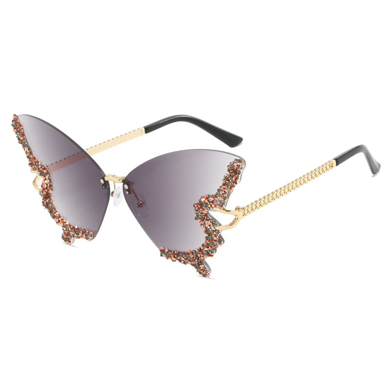 Ladies extravagant Cats Eye sunglasses with sparkling accents Bowlift