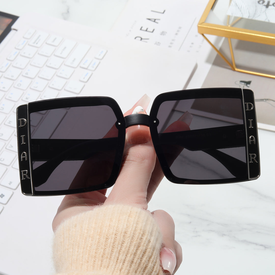 Women's sunglasses in modern square design Bowlift