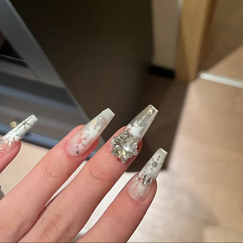 Artificial nail set with frosty snowflake design and sparkling 3D applications Bowlift
