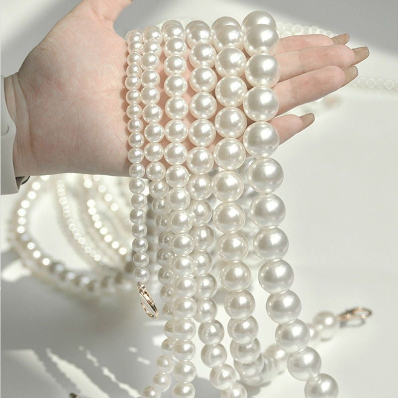 Elegant Pearl Necklace Bowlift