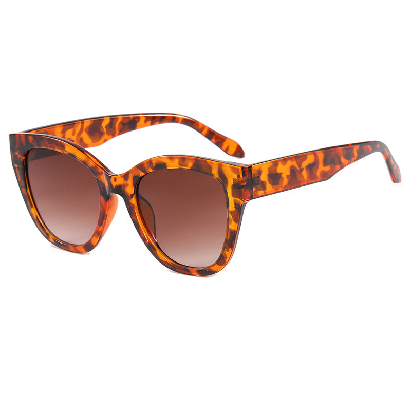 Women's extravagant sunglasses with fashionable design Bowlift