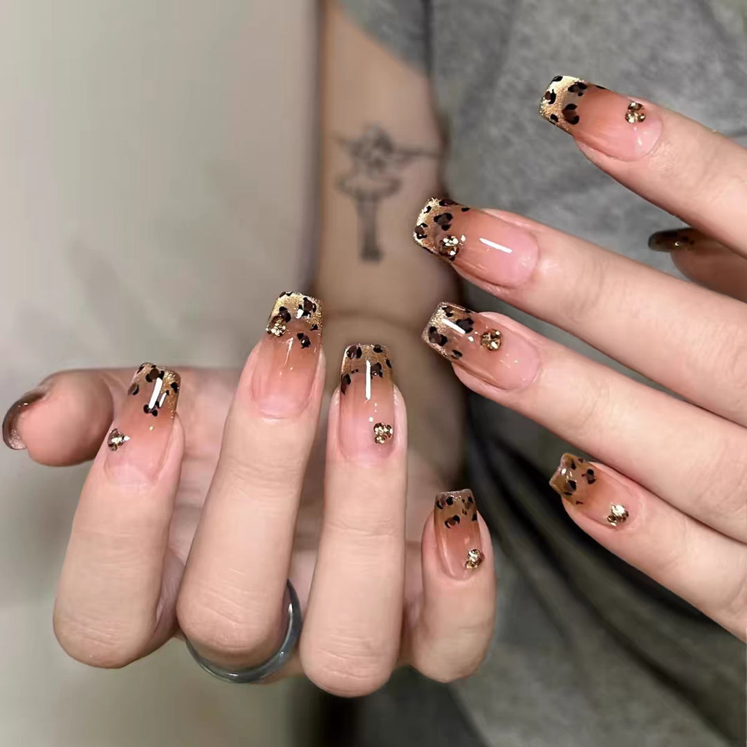 Artificial nails with elegant ombre effect and glitter coating Bowlift