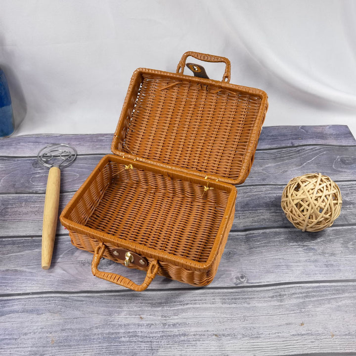 Ladies elegant and stylish cosmetic case Bowlift