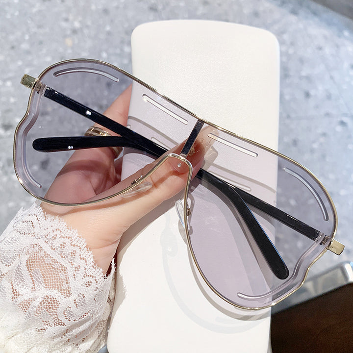 Women’s Sporty Oversized Sunglasses in Unique Design Bowlift