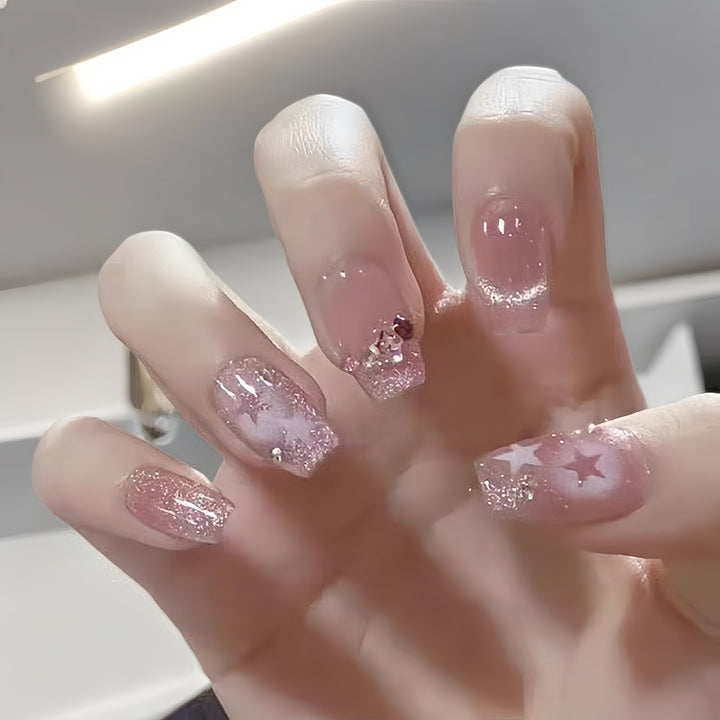 Glamorous artificial nails with delicate flower and glitter effects Bowlift