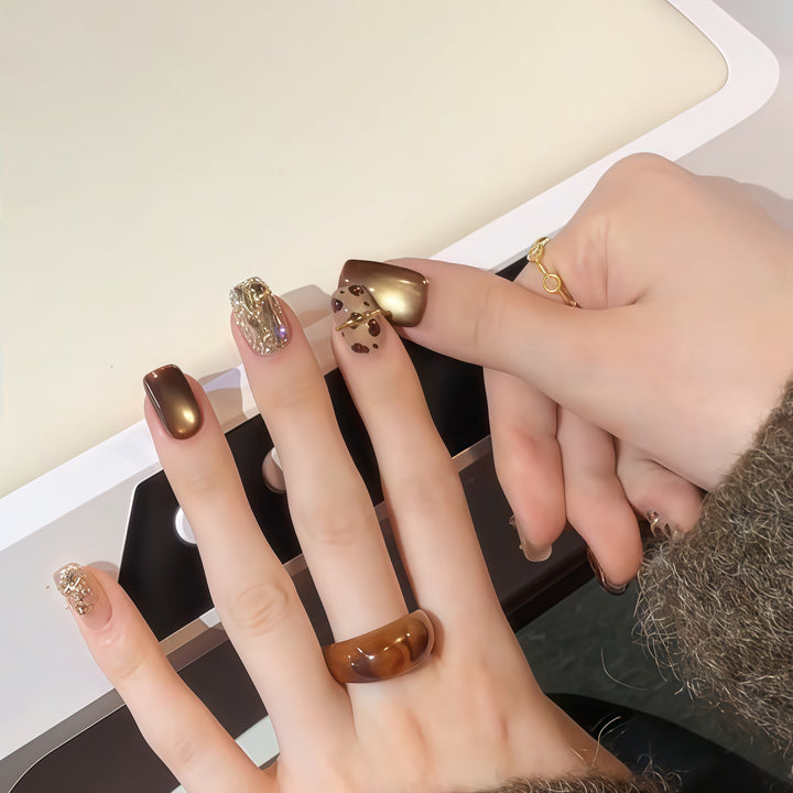 Glamorous artificial nails with exclusive accents Bowlift