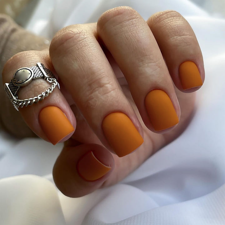 Matt lacquered nail art Bowlift