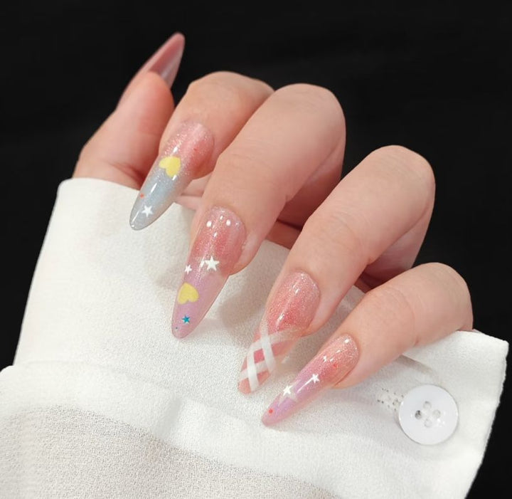 Playful artificial nails with glitter and colorful patterns Bowlift