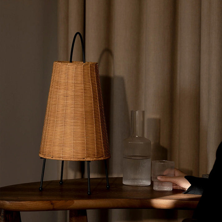 Elegant table lamp made of woven material Bowlift