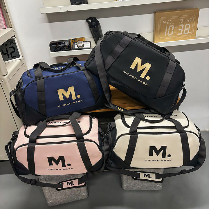 Sporty travel bag with reinforced material Bowlift