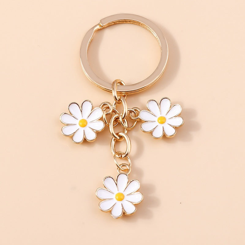 Keychain with Three Playful Daisies Bowlift