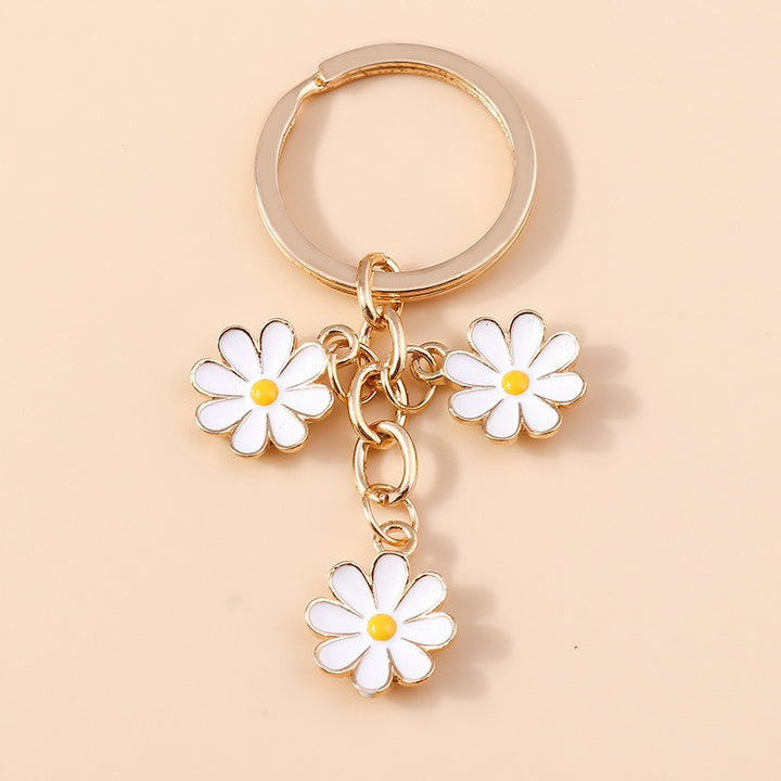 Keychain with Three Playful Daisies Bowlift