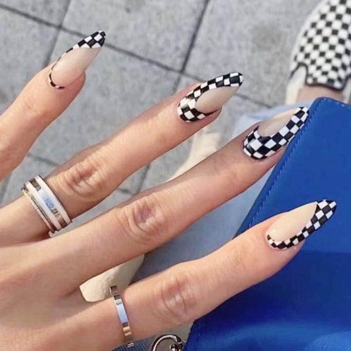 Artful nail extensions with an elegant leaf pattern Bowlift