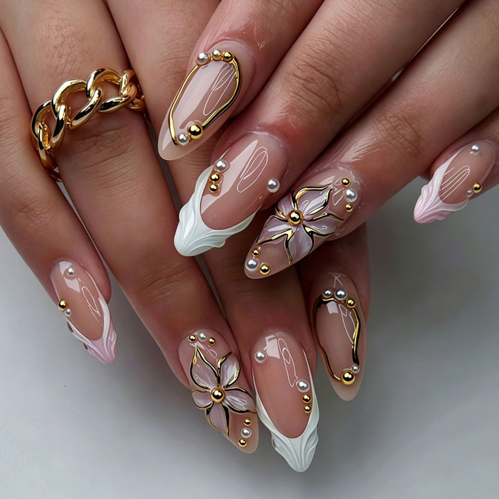 Elegant Artificial Nail Tips with Gold Accents Bowlift