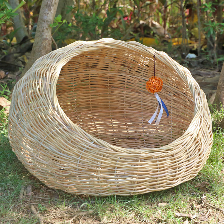 Cozy cat bed made of woven natural material Bowlift