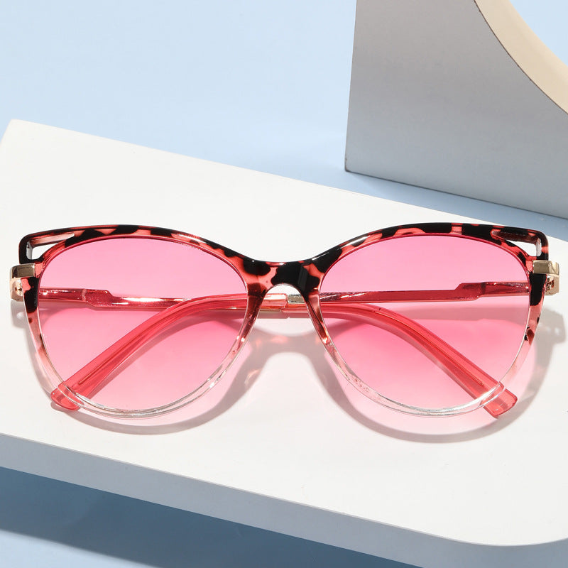 Ladies trendy cat-eye sunglasses with mirrored lenses Bowlift